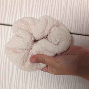Barefoot dreams white fluffy scrunchie